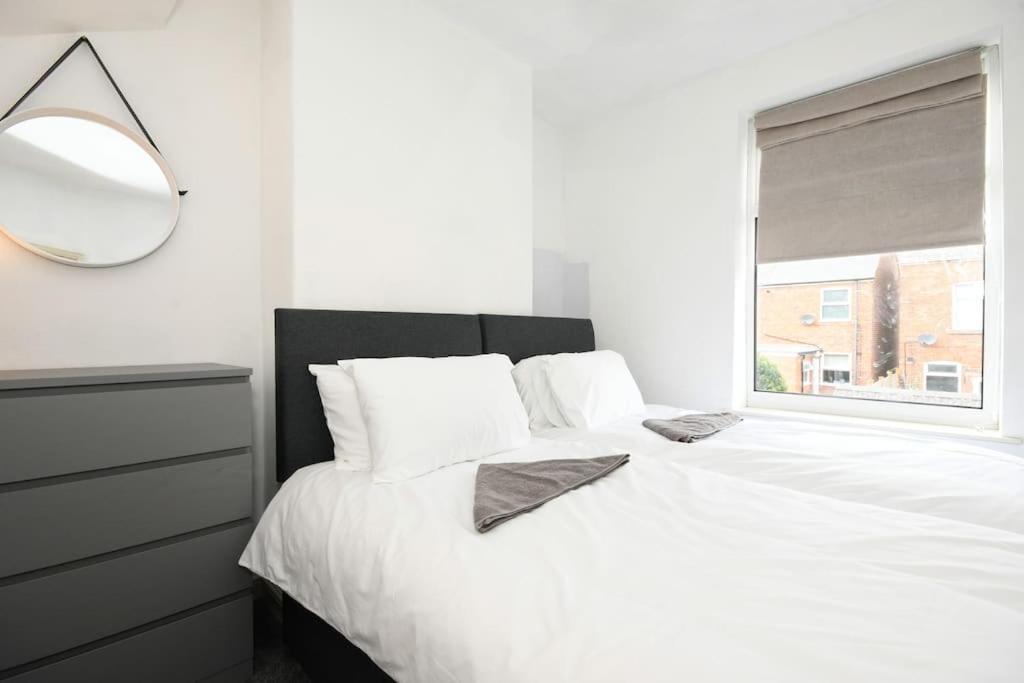 Cottage Style 3 Bedroom House - Close To City Centre & The Peaks Chesterfield Buitenkant foto